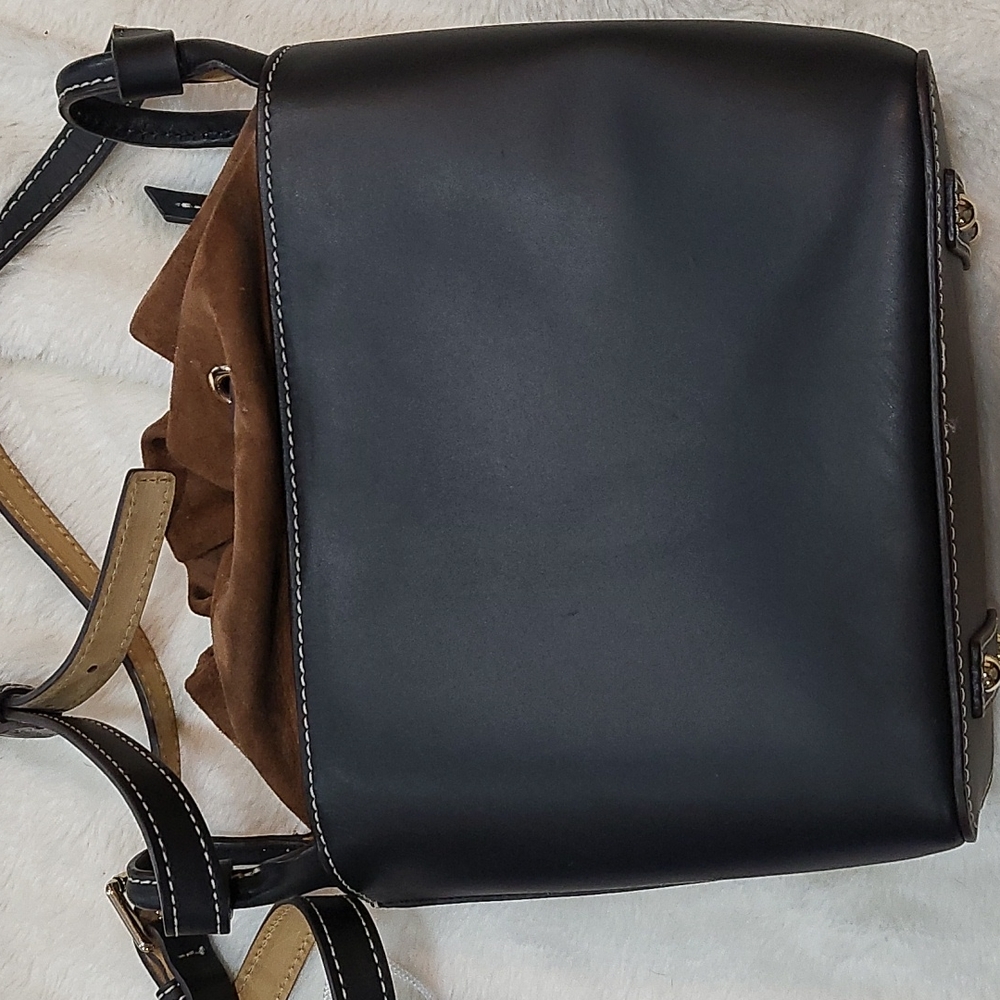 Dooney & Bourke cinch top Crossbody bag - Picture 3 of 11